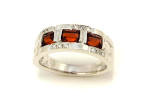 ガーネットのリングをリフォーム