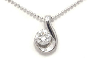 立て爪ダイヤモンドリングをネックレスにリフォーム