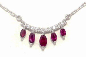 母が使用していた色石のリングをネックレスにリフォーム