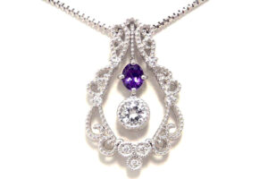 色石のリングをネックレスにリフォーム