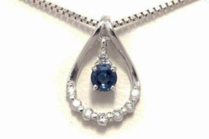 色石のネックレスをリフォーム