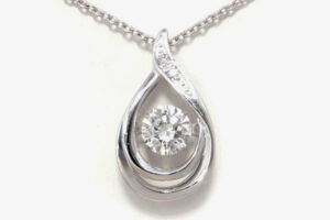 立て爪ダイヤモンドリングをネックレスにリフォーム