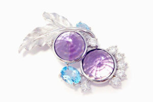 色石のリングをブローチにリフォーム