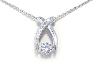 眠ったままの立て爪リングをネックレスにリフォーム