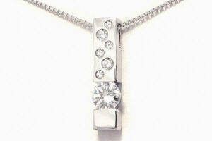 使っていないダイヤモンドリングをネックレスにリフォーム