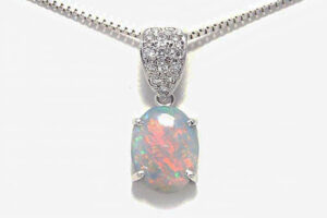 オパールのリングをネックレスにリフォーム